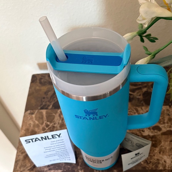 Stanley Aqua Quencher H2.0 Tumbler - Picture 2 of 2